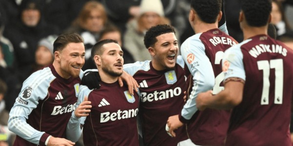 2-0！英超大黑马获胜，积分追平曼城，利物浦被甩开10分