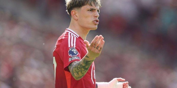 从曼联转会蓝桥，可他却仍没能证明：21岁的加纳乔被“个性伤害”