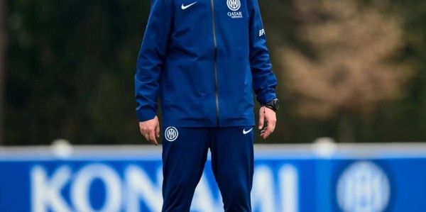 国米将为冲击双冠王而轮换意甲第八年薪的教练加鸡腿在即