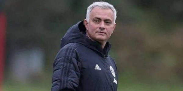 1亿转会费砸来，穆帅真能让本菲卡逆天改命？